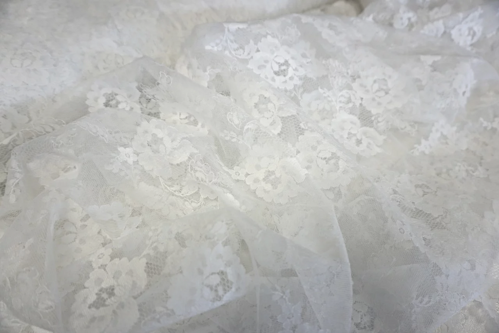 White Rose Scalloped Lace – Fabric Muse